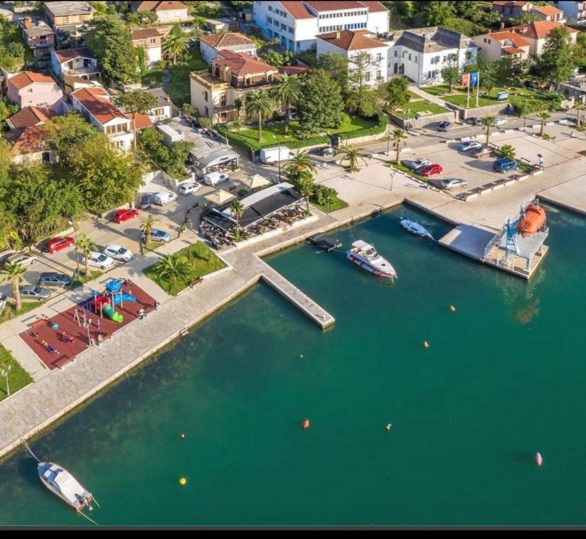 Bay Mola Home Kotor Exteriör bild